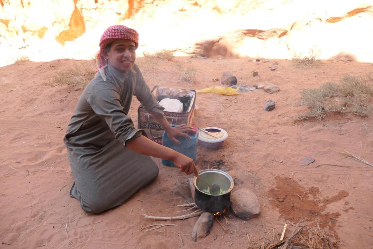 Bedouin Host Camp& With Tour Hotel Wadi Rum Eksteriør billede